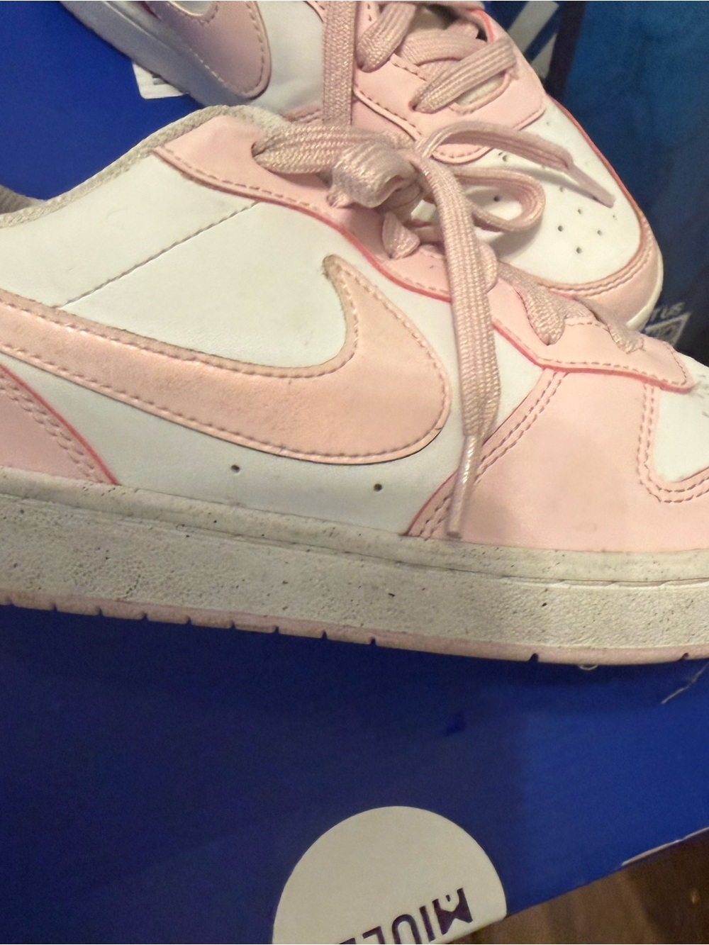 Nike Kids Low-Top Sneakers in Pink and White
